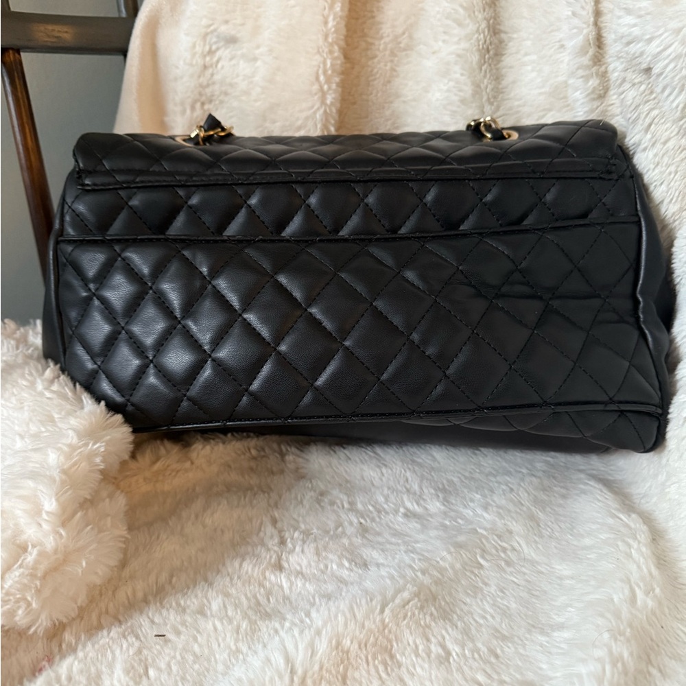Badgley Mischka Black Quilted Shoulder Bag with Gold Chain - Picture 13 of 14